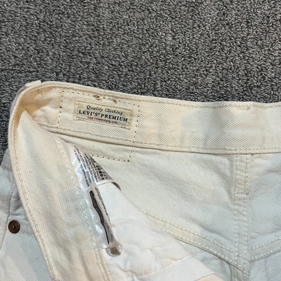 Levis Womens Denim 501 short in Whiteboard size 24 - Picture 3 of 3